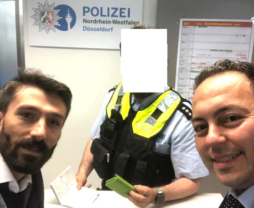 Buldukları cüzdanı polise teslim ettiler