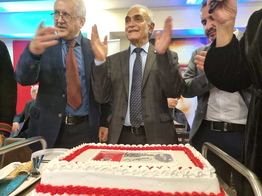 Türkçe mücadelesi verenlerin önünde saygıyla eğiliyoruz. Ruhr Ögretmenler Dernegi