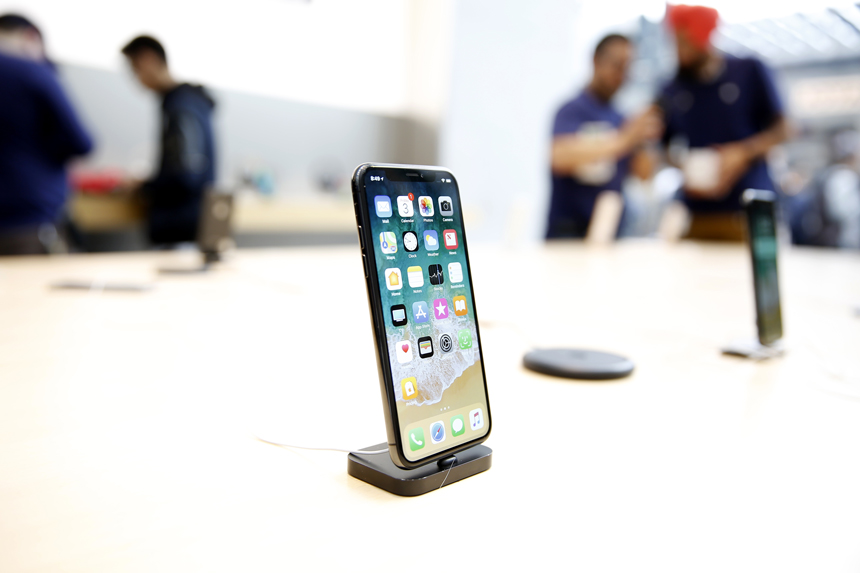 iPhone X ve iPhone 8' modelleri tanıtıldı