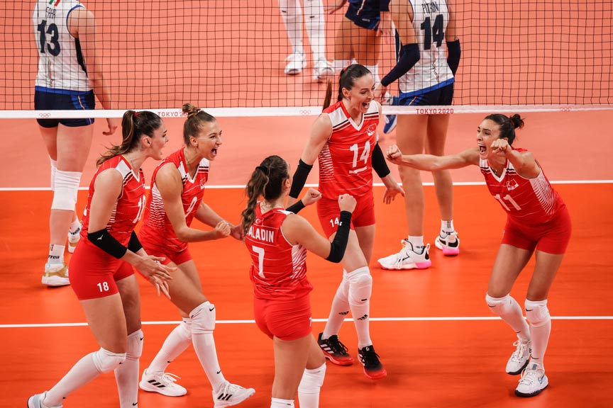 Filenin Sultanları Avrupa Şampiyonası’nda yarı finale yükseldi Filenin Sultanları Avrupa Şampiyonası’nda yarı finale yükseldi