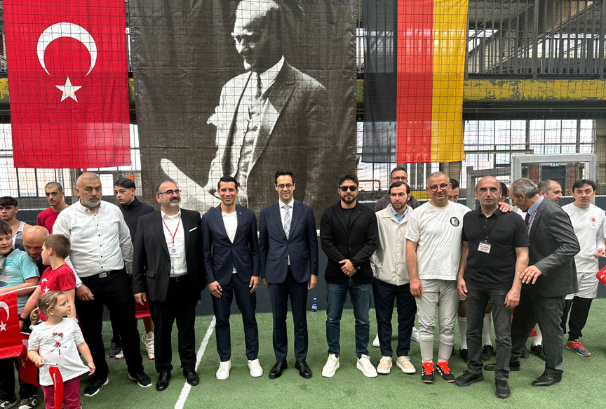 Köln’de coşkulu 19 Mayıs kutlaması Köln’de coşkulu 19 Mayıs kutlaması