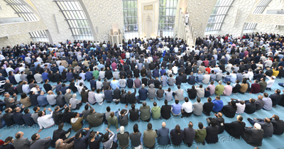 Köln Merkez Camisi’nde 2. bayram namazı