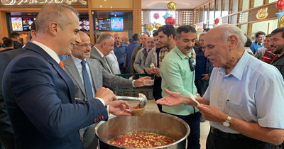 Köln'de Muharrem ayı vesilesiyle aşure dağıtıldı Köln'de Muharrem ayı vesilesiyle aşure dağıtıldı