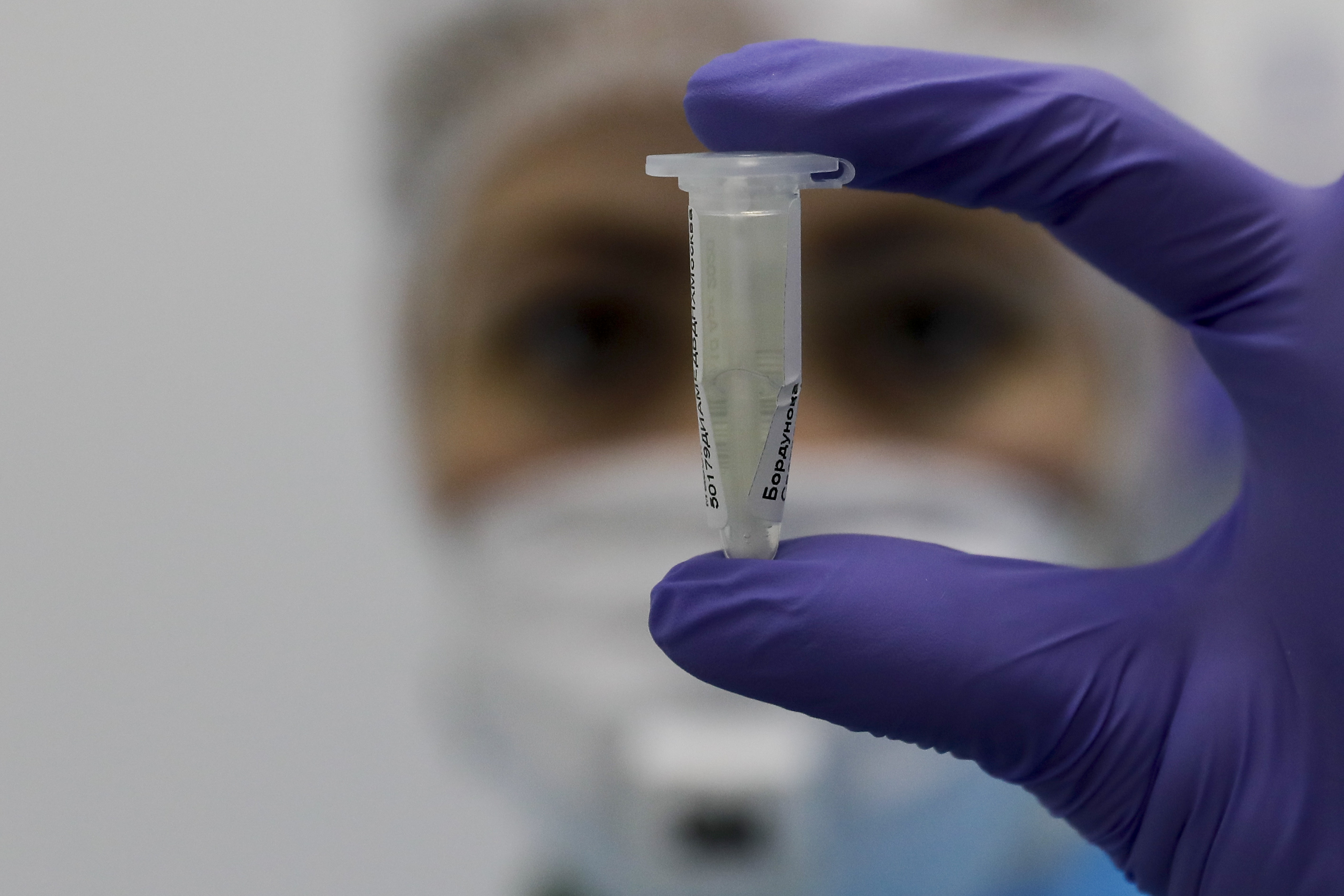 2300 Alman sağlık çalışanına koronavirüs bulaştı