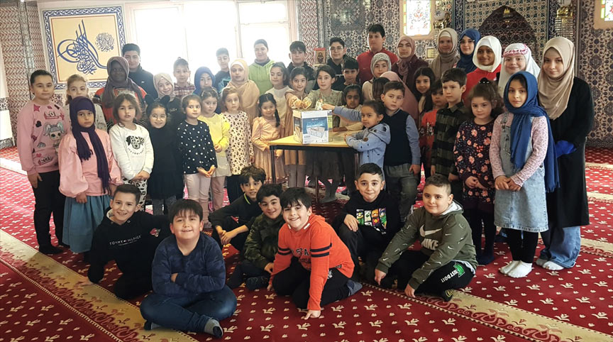 Ostfildern’deki minikler kumbaralarındaki paralarını depremzedelere bağışladılar Ostfildern’deki minikler kumbaralarındaki paralarını depremzedelere bağışladılar