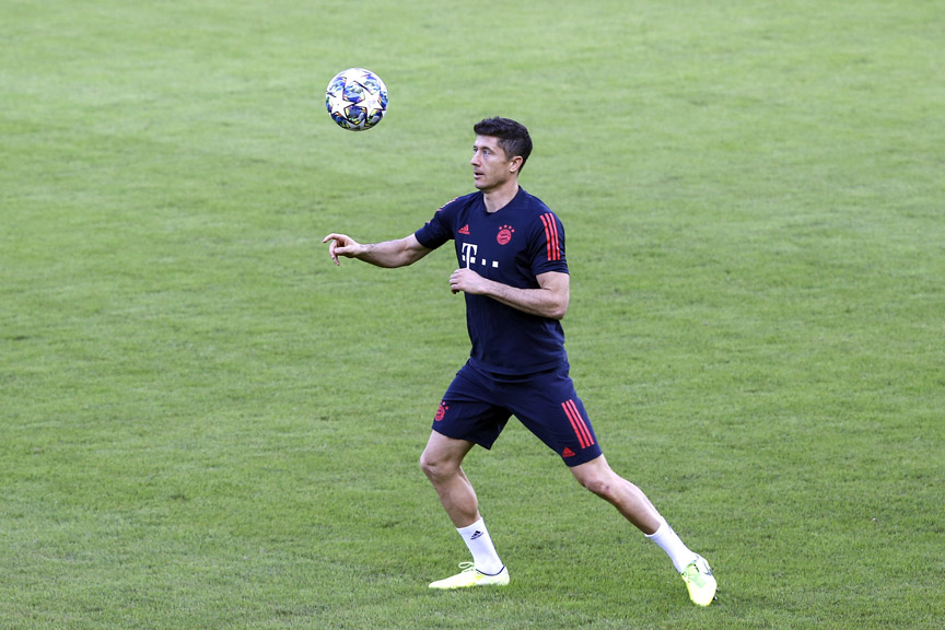 Almanya’da Lewandowski yılın futbolcusu seçildi