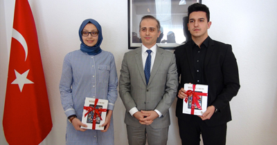 Köln'de liseyi başarıyla bitiren öğrencilere ödül Köln'de liseyi başarıyla bitiren öğrencilere ödül