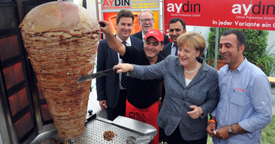 Başbakan Merkel döner kesti