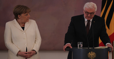 Steinmeier ve Merkel von der Leyen'i tebrik etti Steinmeier ve Merkel von der Leyen'i tebrik etti