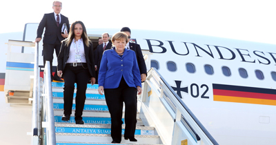 Merkel'in uçağı arızalanınca acil iniş yaptı Merkel'in uçağı arızalanınca acil iniş yaptı