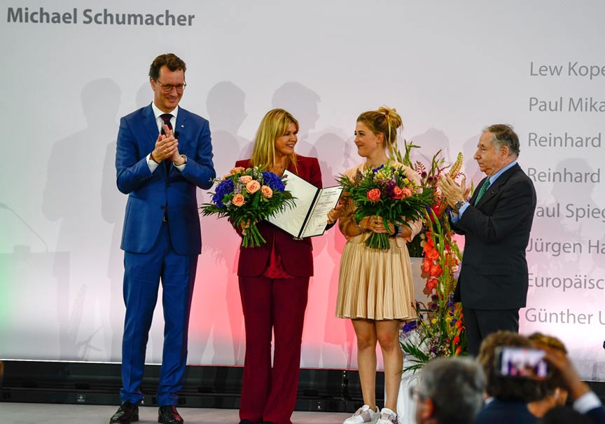 Michael Schumacher'e en yüksek devlet ödülü verildi Michael Schumacher'e en yüksek devlet ödülü verildi