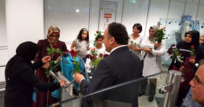 Almanya'da Münih’li hacılara güllü karşılama