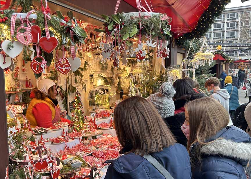 Pandemiye rağmen Almanya’da Noel pazarları kuruldu Pandemiye rağmen Almanya’da Noel pazarları kuruldu
