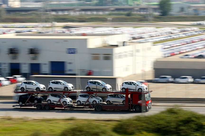 Almanya’da 2021’de trafiğe kaydedilen otomobil sayısında azalma Almanya’da 2021’de trafiğe kaydedilen otomobil sayısında azalma