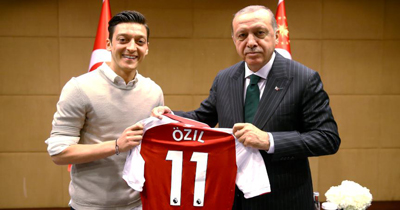 Mesut ayni fotografi yine cektirecegini söyledi