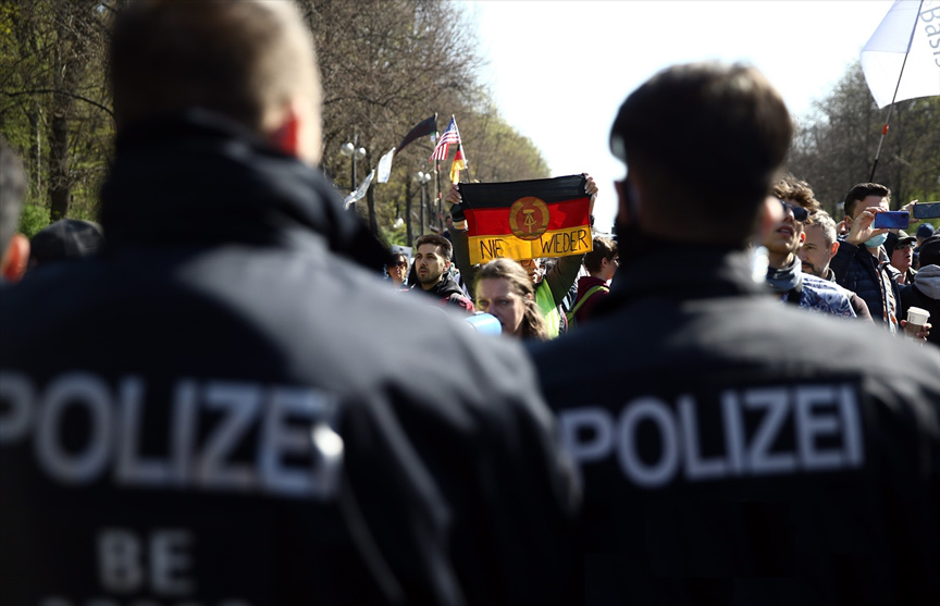 Essen’de AfD kongresine karşı çıkanlarla polis arasında arbede çıktı