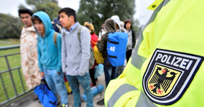 Almanya genç mültecilerin yaşını ultrasonla tespit etmek istiyor