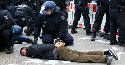 Almanya’da yılda en az 12 bin polis şiddeti yaşanıyor