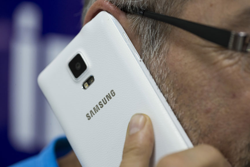 Samsung, akıllı telefon satışında Apple'ı geçti Samsung, akıllı telefon satışında Apple'ı geçti