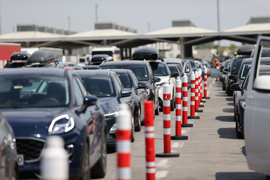 Almanya, Polonya, Çekya ve İsviçre sınırlarını kontrole devam edeceek