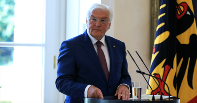 Steinmeier göçmenlere sürekli şüpheyle yaklaşılmasıni utanç verici olarak niteledi Steinmeier göçmenlere sürekli şüpheyle yaklaşılmasıni utanç verici olarak niteledi