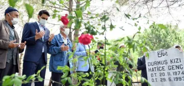 Genç ailesinin ırkçı terör kurbanları mezarları başında anıldı Genç ailesinin ırkçı terör kurbanları mezarları başında anıldı