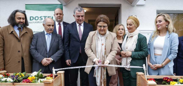 Aile Bakanı Yanık Berlin‘de huzurevi açılışı yaptı
