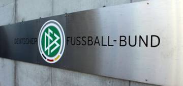 DFB Mesut Özil'in ırkçılık iddialarını kabul etmedi DFB Mesut Özil'in ırkçılık iddialarını kabul etmedi