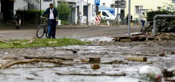 Almanya’nın bazı bölgelerinde şiddetli yağmur hayatı zorlaştırıyor Almanya’nın bazı bölgelerinde şiddetli yağmur hayatı zorlaştırıyor