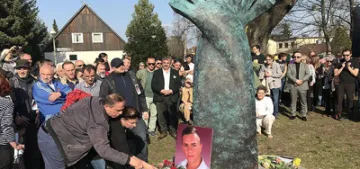 Almanya'da öldürülen Türk için anıt yapıldı