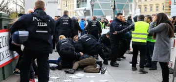 Berlin‘de PKK'lılar Türklere saldırdı