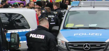 PYD/PKK yandaşları Almanya'da parti binasını bastı