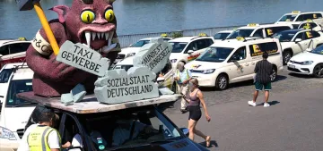 Almanya'da taksiciler neyi protesto etti? Almanya'da taksiciler neyi protesto etti?