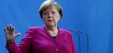 Sosyal temaslarımızı daha da azaltmalıyız