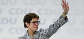 Bakan Kramp-Karrenbauer karantinaya girdi Bakan Kramp-Karrenbauer karantinaya girdi