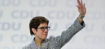 Bakan Kramp-Karrenbauer karantinaya girdi