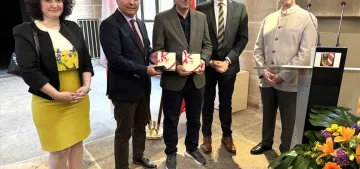 Antalya Valisi ve beraberindeki heyet Nürnberg Belediye Başkanı ile görüştü Antalya Valisi ve beraberindeki heyet Nürnberg Belediye Başkanı ile görüştü