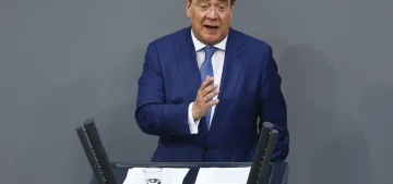 NRW Başbakanı Laschet sel felaketine ilişkin bilgilendirme yaptı