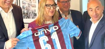 Federal Maliye Bakanı’na Trabzonspor forması hediye edildi