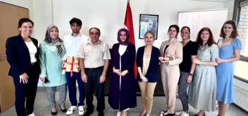 Başarılı öğrenciler ödüllerini aldılar Başarılı öğrenciler ödüllerini aldılar