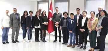 Almanya'da basarili ögrencilere ödül Almanya'da basarili ögrencilere ödül