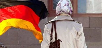 Berlin'de hamile başörtülü kadına saldırı