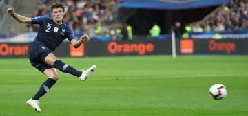 Pavard 5 yıllığına Bayern Münih'te