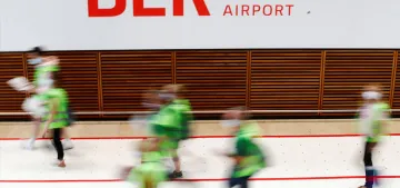 Berlin Havaalanı 9 yıl gecikmeli olarak açıldı Berlin Havaalanı 9 yıl gecikmeli olarak açıldı