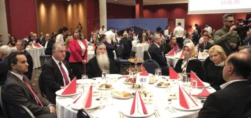 Almanya'daki Türk toplumu temsilcilerine Berlin Büyükelçiliği iftar verdi Almanya'daki Türk toplumu temsilcilerine Berlin Büyükelçiliği iftar verdi