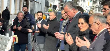 Berlin Büyükelçisi Şen, Solingen'deki yangında ölenlerin yakınlarını ve yaralıları ziyaret etti Berlin Büyükelçisi Şen, Solingen'deki yangında ölenlerin yakınlarını ve yaralıları ziyaret etti