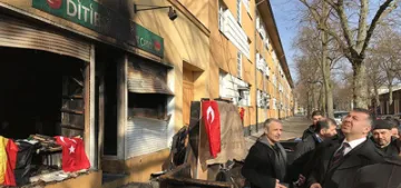 Cami saldirilarina karsi Müslüman dernekleri dayanışma bekliyor Cami saldirilarina karsi Müslüman dernekleri dayanışma bekliyor