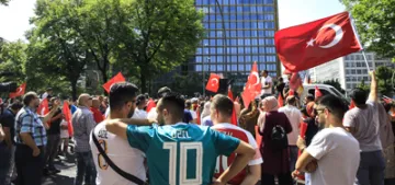 Almanya'da göçmenler ayrımcılığa tepkisiz kalmıyor