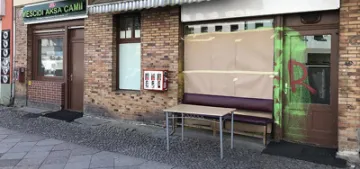 Berlin’de camiye boyalı saldırı