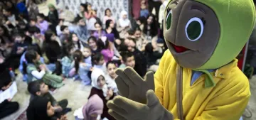 Berlin'de iftarda çocuklar için geleneksel gölge oyunları düzenlendi Berlin'de iftarda çocuklar için geleneksel gölge oyunları düzenlendi